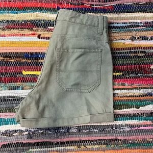 Green H & M Cargo Shorts, Size 2. NEW WITH TAGS!